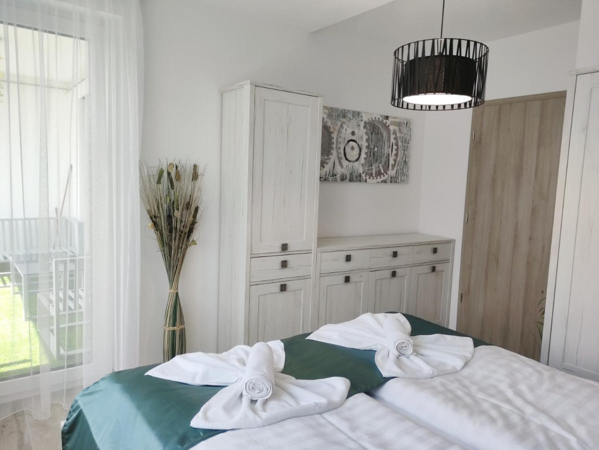 קסזטלי Royal Relax Apartman מראה חיצוני תמונה